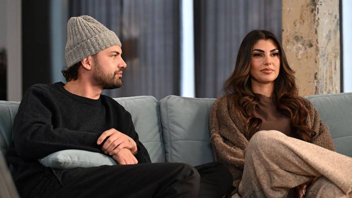 Zwischen Jimi Blue Ochsenknecht und Yeliz Koc knallt es in der zweiten Staffel ihrer Serie „Yeliz & Jimi - We Are Family?!“ ordentlich. (Bild: Sky / B 28 / Stefanie Schumacher)