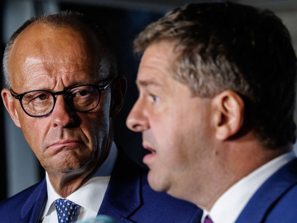 Sven Schulze (rechts) verlor die Wahl in Sachsen-Anhalt - auch wegen des unbeliebten Bundeskanzlers Friedrich Merz, sagen die Demoskopen. (Bild: 2026 Getty Images/Jens Schlueter)
