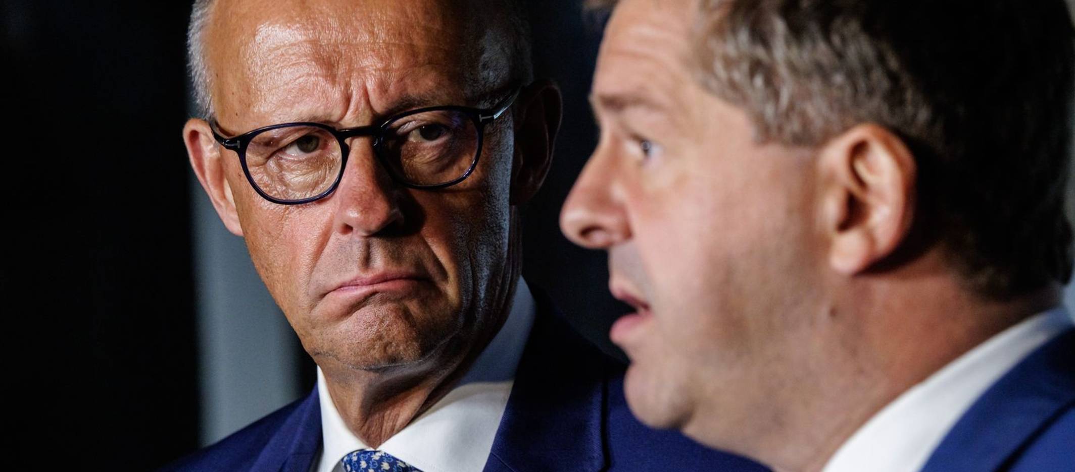 Sven Schulze (rechts) verlor die Wahl in Sachsen-Anhalt - auch wegen des unbeliebten Bundeskanzlers Friedrich Merz, sagen die Demoskopen. (Bild: 2026 Getty Images/Jens Schlueter)