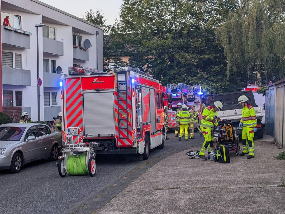Die Feuerwehr in Köln-Mülheim.