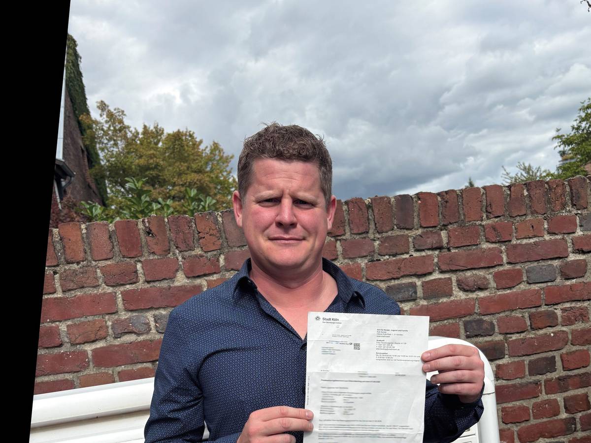 Felix Steinkamp bereitete das Schreiben der Stadt jede Menge Ärger. EXPRESS.de machte seine Adresse, aber auch die Angaben zu den fremden Kindern und der Einkommensstufe des Vaters aus Datenschutzgründen unkenntlich.