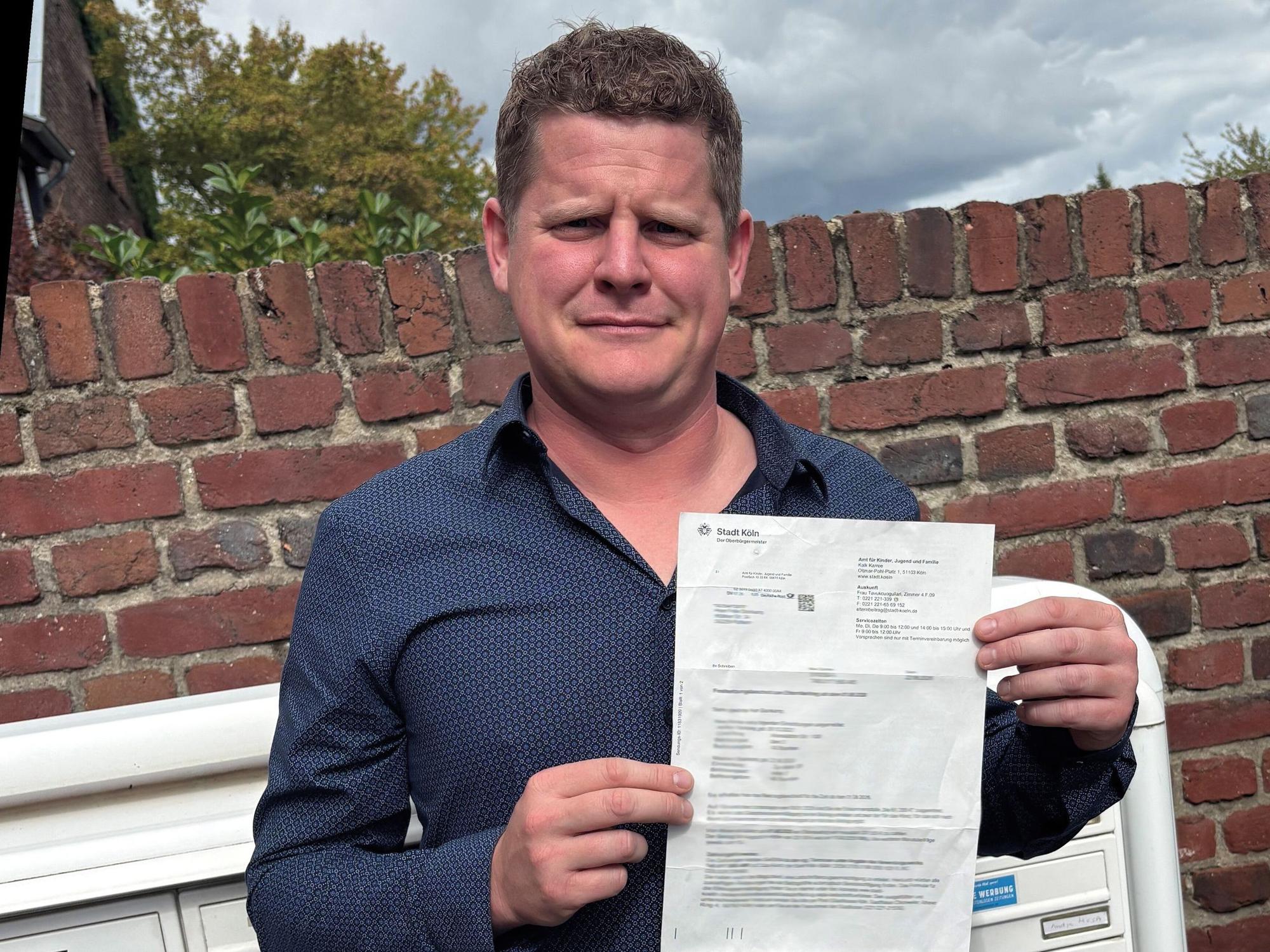 Felix Steinkamp bereitete das Schreiben der Stadt jede Menge Ärger. EXPRESS.de machte seine Adresse, aber auch die Angaben zu den fremden Kindern und der Einkommensstufe des Vaters aus Datenschutzgründen unkenntlich.