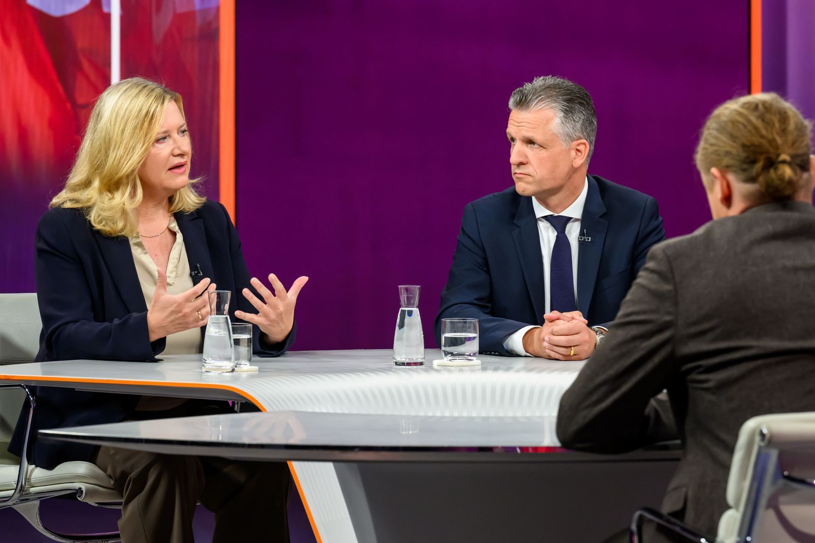 Ein Teil der Abgeordneten habe „die Faust in der Tasche“ und wolle den Kanzler loswerden, so die Meinung der „RND“-Chefredakteurin Eva Quadbeck. (Bild: ZDF/Svea Pietschmann )