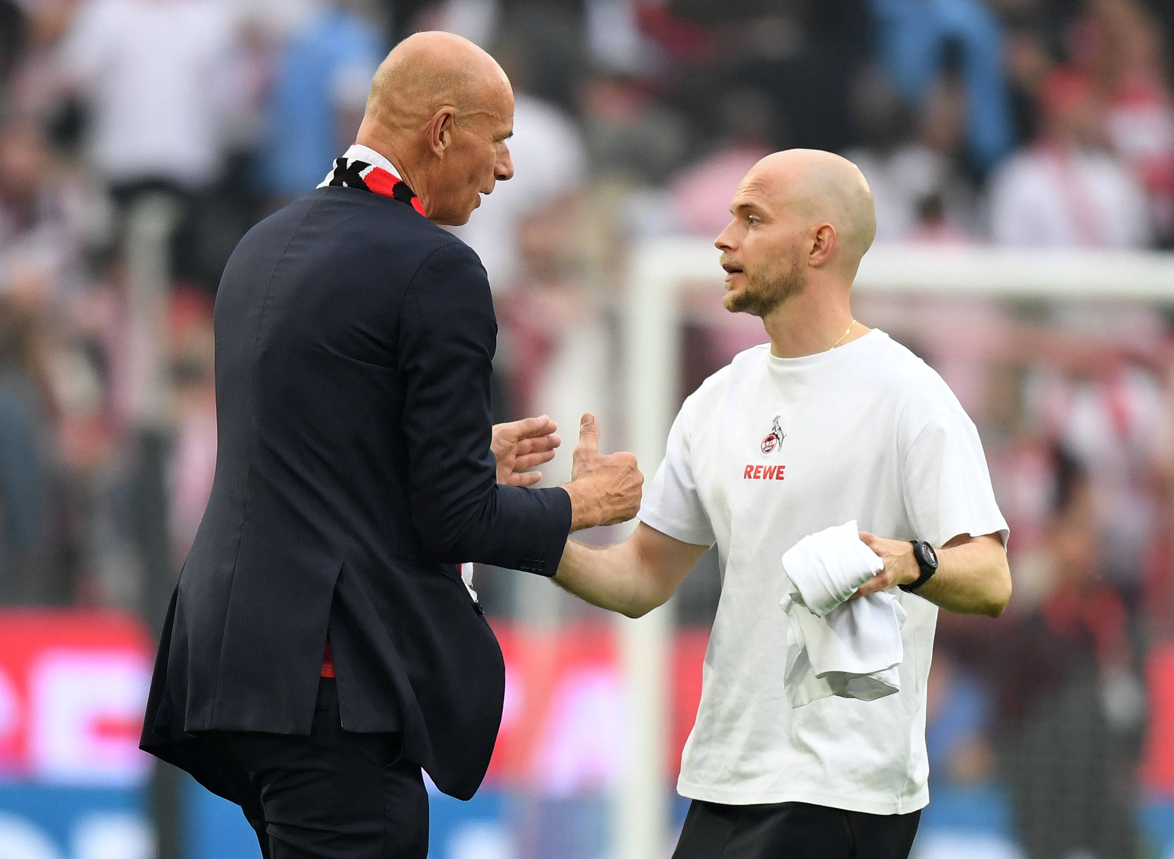 Jörn Stobbe und René Wagner klatschen sich ab.