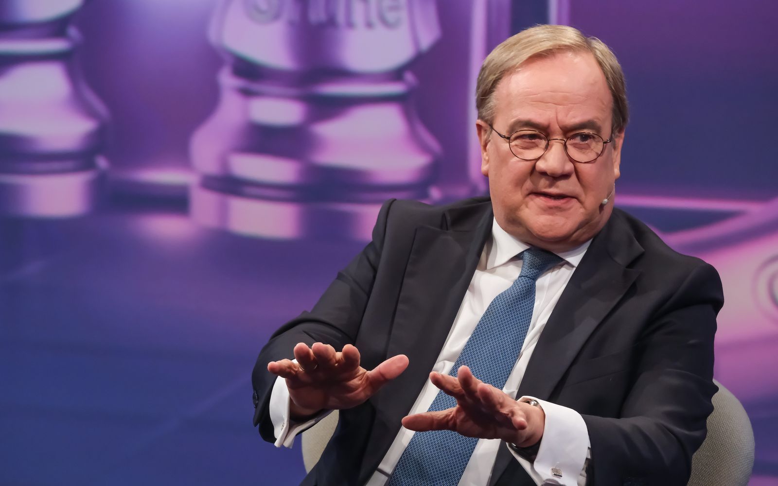 Armin Laschet bei „Maischberger“: Der CDU-Politiker hält die Wahlergebnisse in den Bundesländern Sachsen-Anhalt, Mecklenburg-Vorpommern und Berlin für einen „Warnschuss“. (Bild: WDR/Oliver Ziebe,)