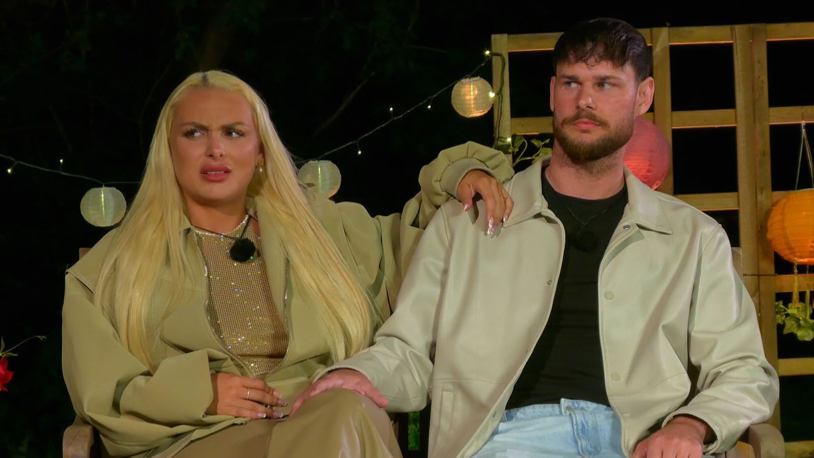 Michelle und Sandro haben bei der Nominierung die zweitmeisten Stimmen, doch die Exit-Challenge bleibt ihnen erspart.   (Bild: RTL)