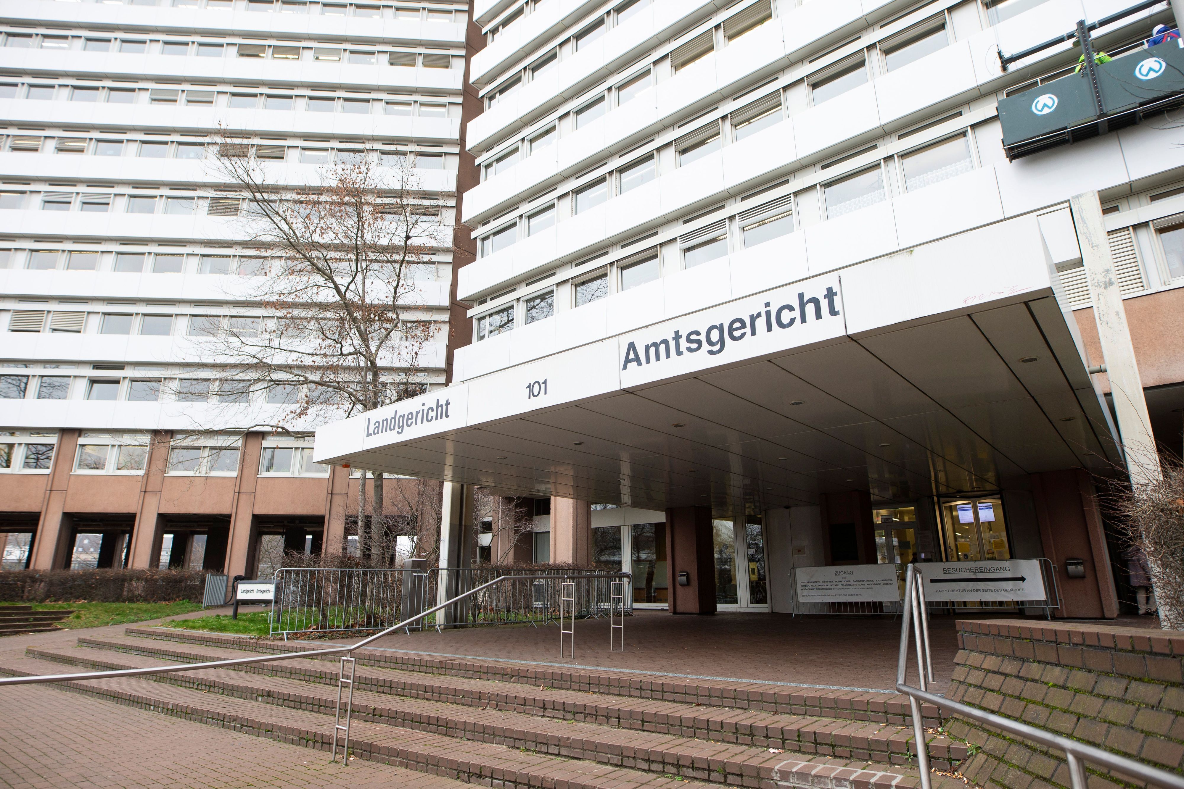 Der Eingang zum Landgericht und Amtsgericht auf dem Gelände des Justizzentrum Köln Luxemburger Straße
