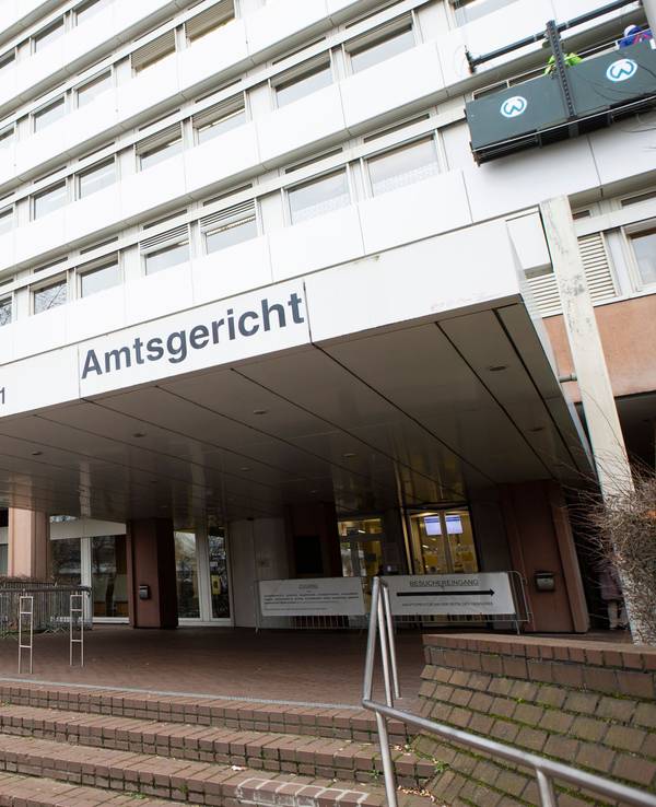 Der Eingang zum Landgericht und Amtsgericht auf dem Gelände des Justizzentrum Köln Luxemburger Straße