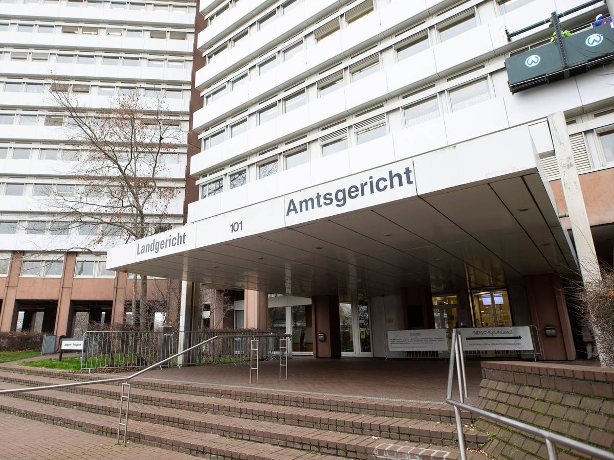 Der Eingang zum Landgericht und Amtsgericht auf dem Gelände des Justizzentrum Köln Luxemburger Straße