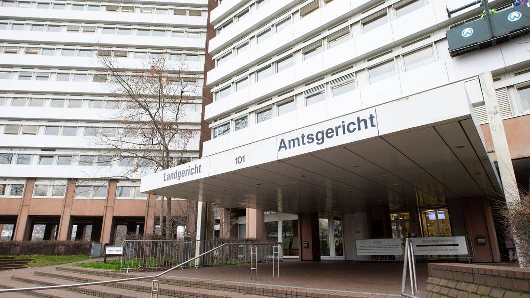 Der Eingang zum Landgericht und Amtsgericht auf dem Gelände des Justizzentrum Köln Luxemburger Straße