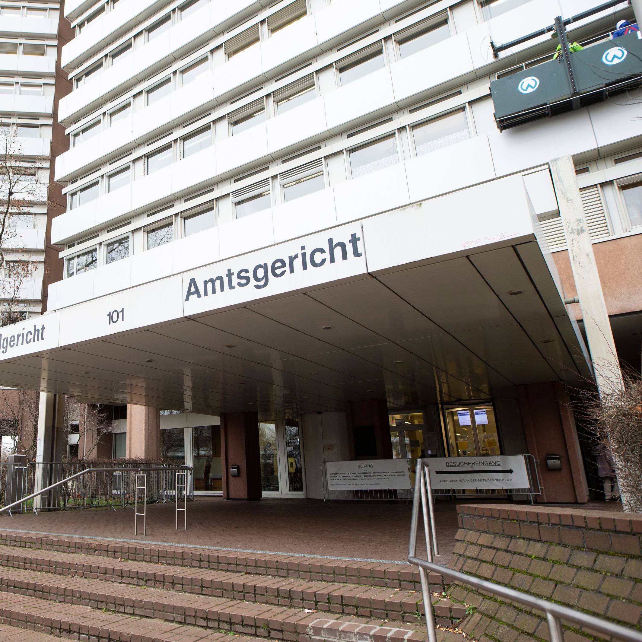 Der Eingang zum Landgericht und Amtsgericht auf dem Gelände des Justizzentrum Köln Luxemburger Straße
