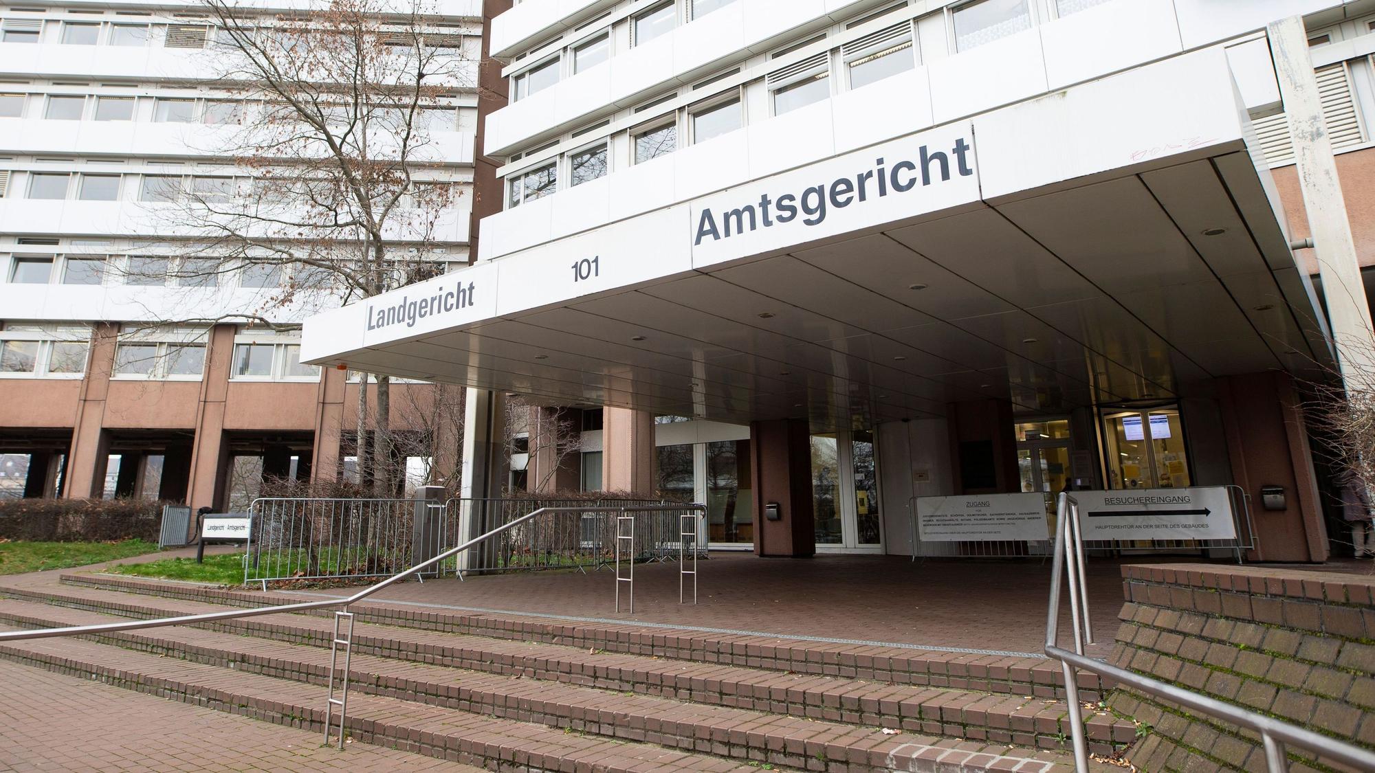 Der Eingang zum Landgericht und Amtsgericht auf dem Gelände des Justizzentrum Köln Luxemburger Straße