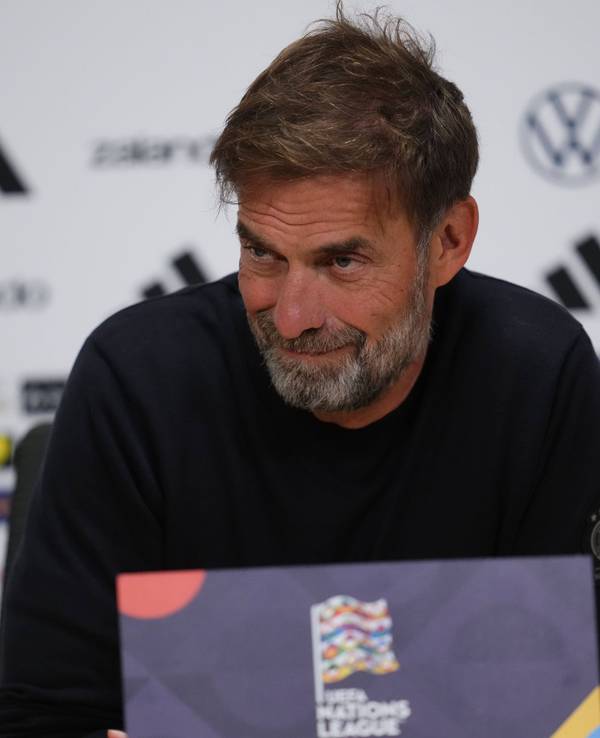 Jürgen Klopp auf der Pressekonferenz vor dem Klassiker gegen die Niederlande.