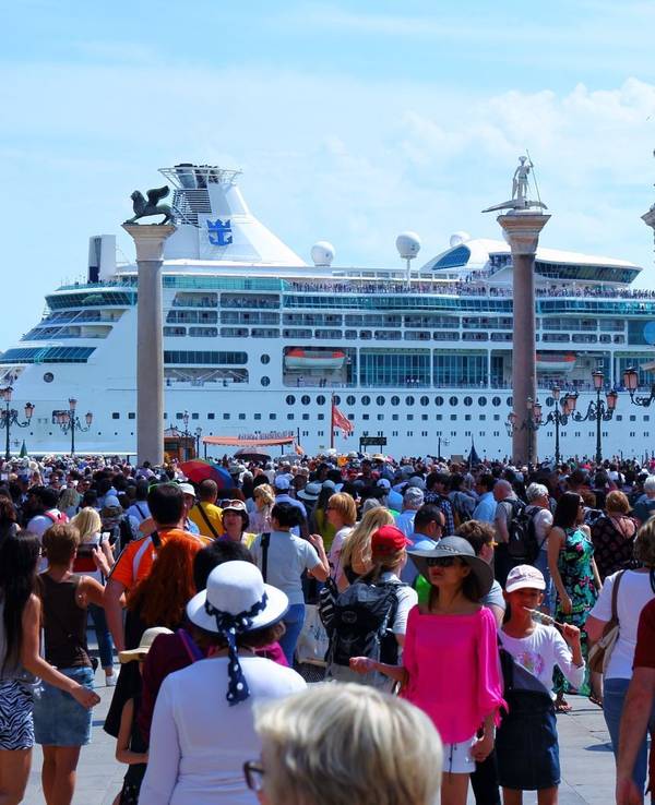 Ein höherer Tageseintritt soll mehr Besucherinnen und Besucher aus Venedig fern halten. (Bild: iStock/ALEJANDRO SALA)