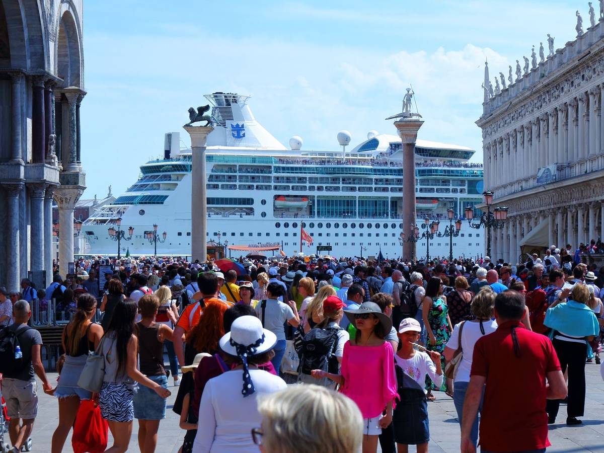 Ein höherer Tageseintritt soll mehr Besucherinnen und Besucher aus Venedig fern halten. (Bild: iStock/ALEJANDRO SALA)