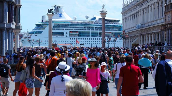 Ein höherer Tageseintritt soll mehr Besucherinnen und Besucher aus Venedig fern halten. (Bild: iStock/ALEJANDRO SALA)