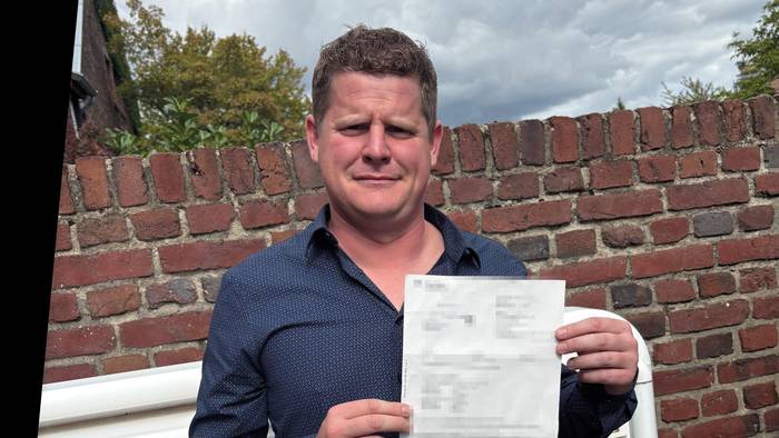 Felix Steinkamp bereitete das Schreiben der Stadt jede Menge Ärger. EXPRESS.de machte seine Adresse, aber auch die Angaben zu den fremden Kindern und der Einkommensstufe des Vaters aus Datenschutzgründen unkenntlich.