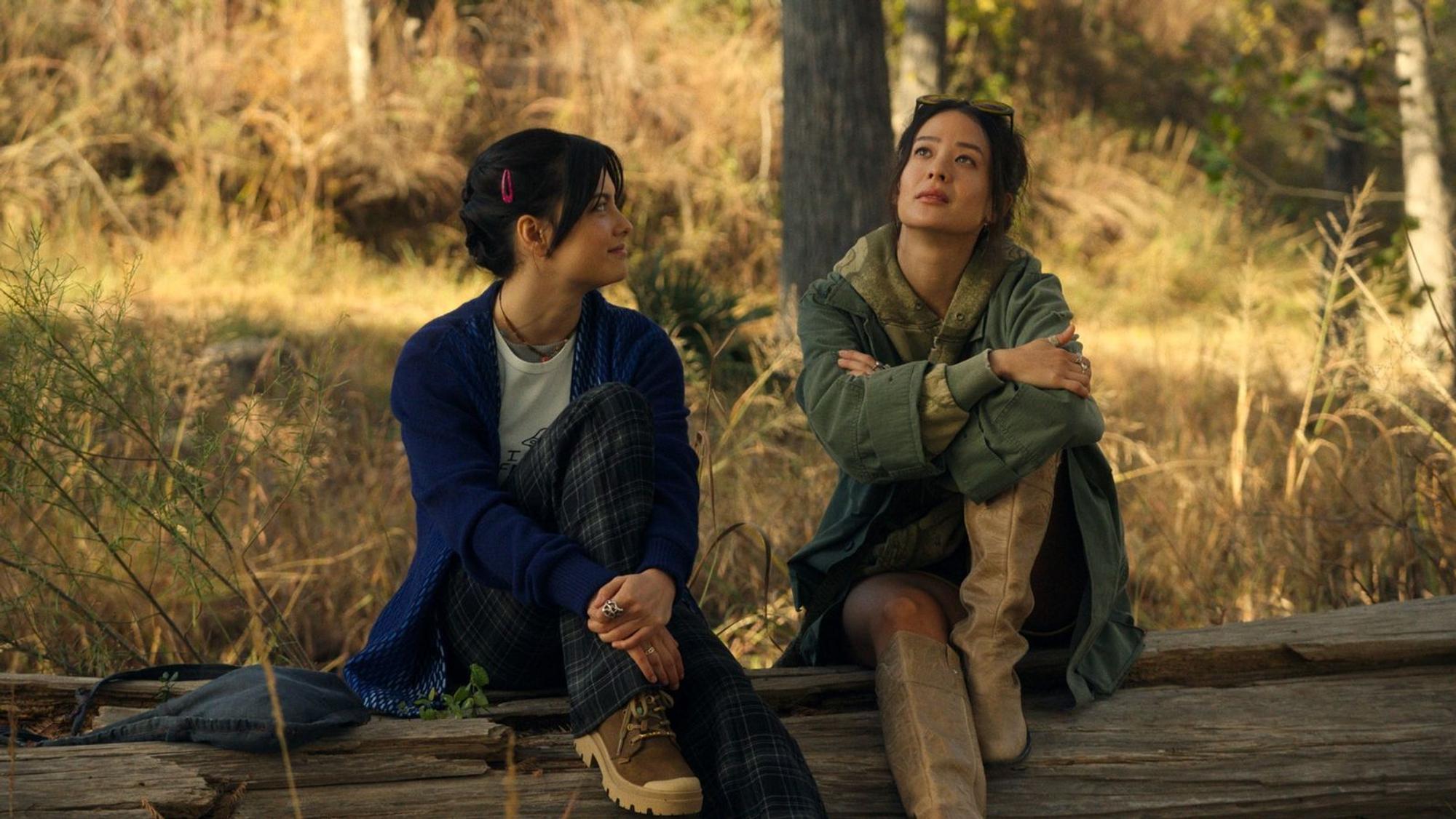 Woody Harrelsons Serientöchter Kai (Oona Yaffe, links) und Olive (Highdee Kuan) sorgen für einige rührende Momente in der Serie. (Bild: © Apple TV)