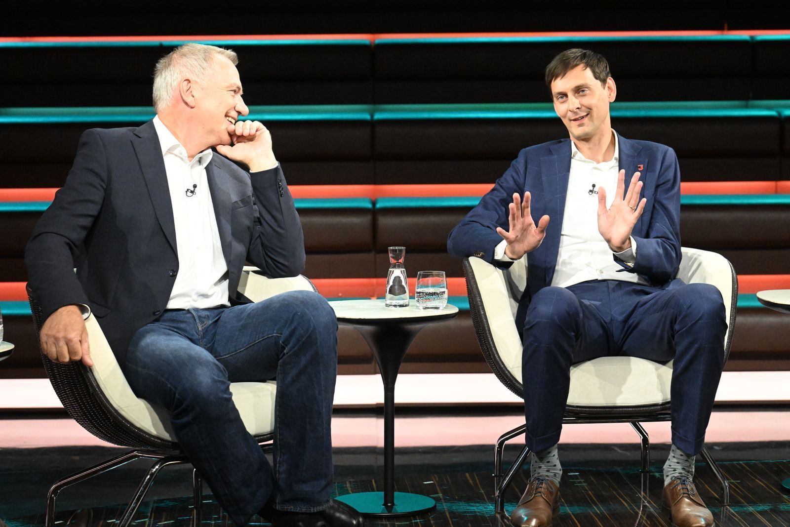 SPD-Politiker Martin Hikel (rechts) kritisierte die Enteignungsideen der Linken in Berlin scharf: „Ich halte das für großen Quatsch.“ (Bild: ZDF / Cornelia Lehmann)