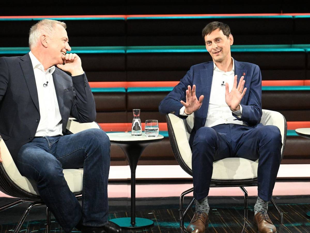 SPD-Politiker Martin Hikel (rechts) kritisierte die Enteignungsideen der Linken in Berlin scharf: „Ich halte das für großen Quatsch.“ (Bild: ZDF / Cornelia Lehmann)
