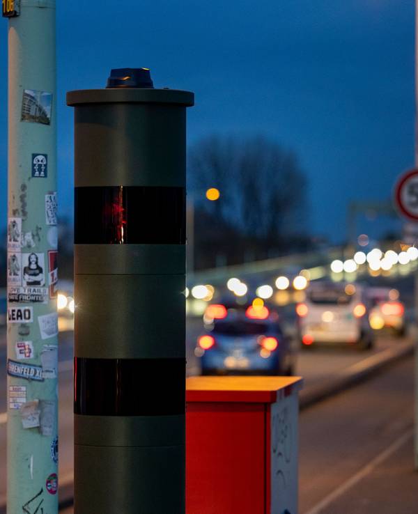 Die Blitzer auf der Zoobrücke lösen im Schnitt 275 Mal täglich aus.