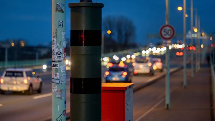 Die Blitzer auf der Zoobrücke lösen im Schnitt 275 Mal täglich aus.