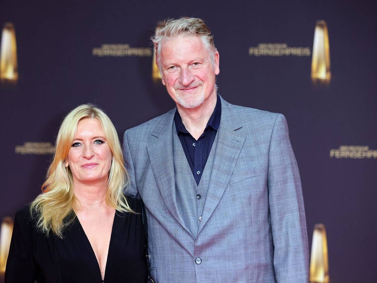 Claudia Kleinert und Michael Souvignier, hier beim deutschen Fernsehpreis 2024, sind kein Paar mehr. (Bild: 2024 Getty Images/Joshua Sammer)