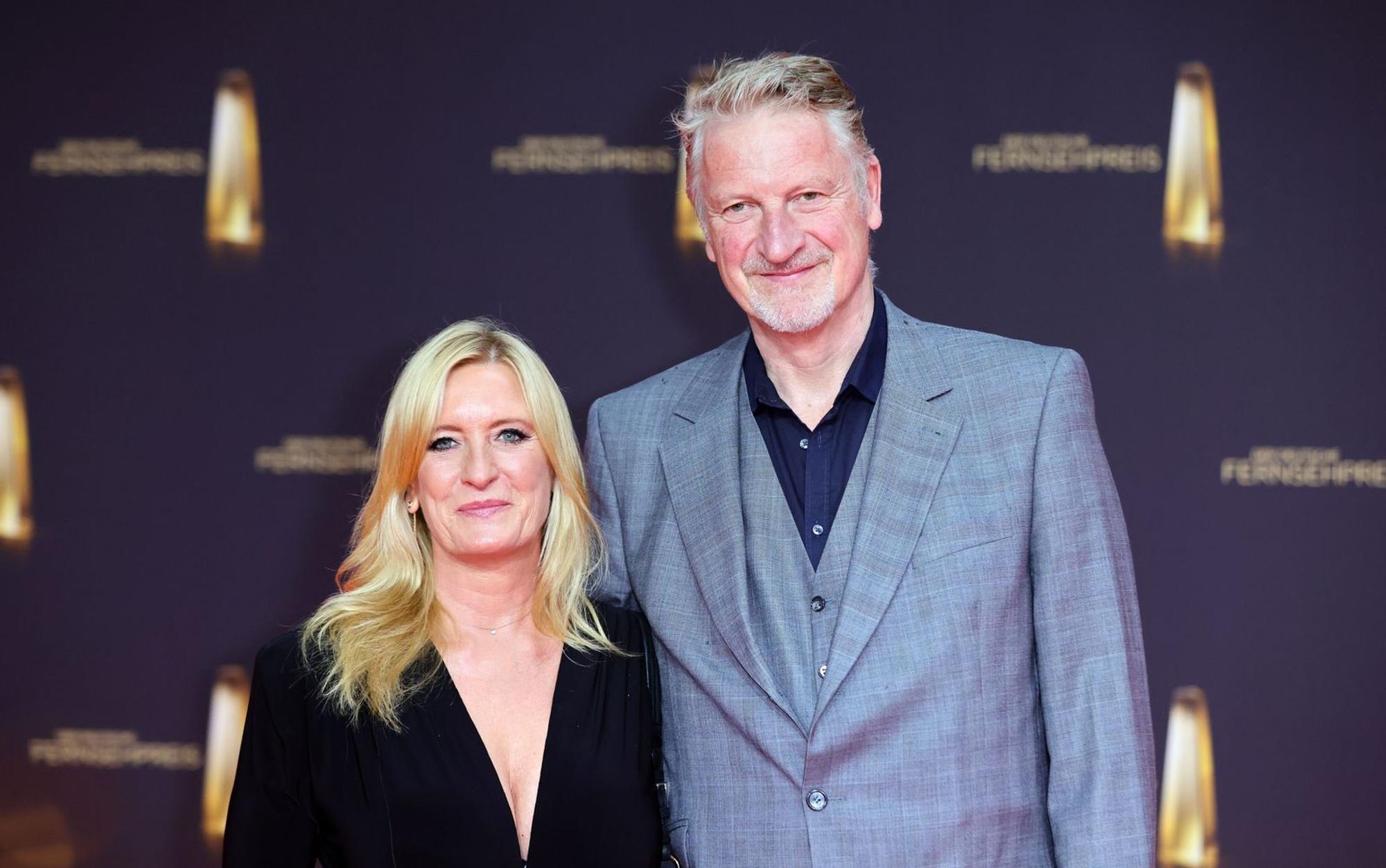 Claudia Kleinert und Michael Souvignier, hier beim deutschen Fernsehpreis 2024, sind kein Paar mehr. (Bild: 2024 Getty Images/Joshua Sammer)