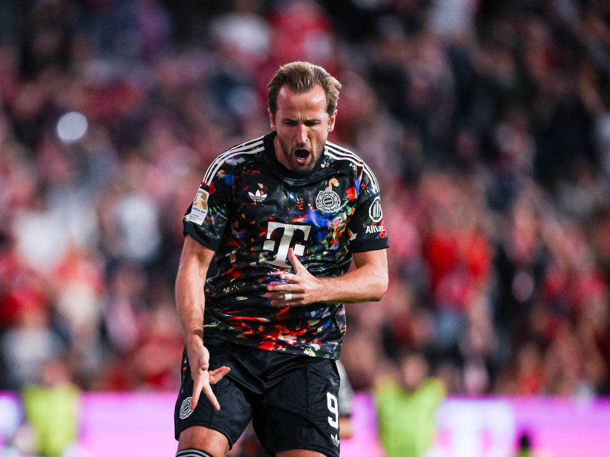 Harry Kane bejubelt seinen Treffer für den FC Bayern München.