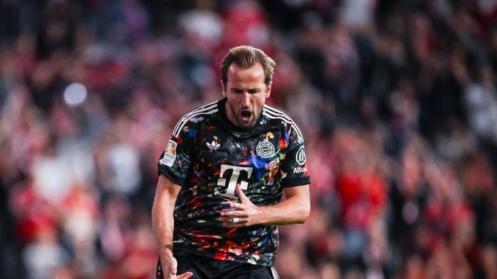Harry Kane bejubelt seinen Treffer für den FC Bayern München.