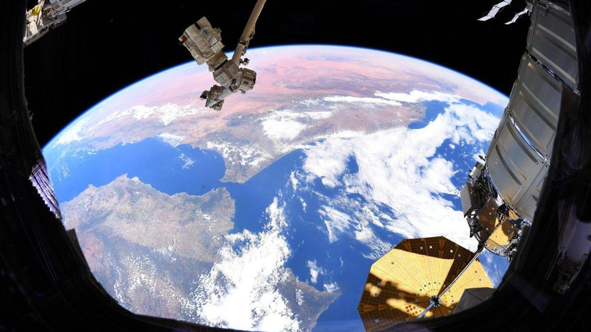 Blick aus der ISS auf die Erde. Das Foto wurde 2018 von Astronaut Alexander Gerst aufgenommen.