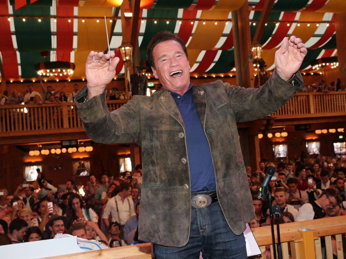 Arnold Schwarzenegger - hier 2016 bei seinem Auftritt im Schützenzelt - ist auf der Wiesn Stammgast. (Bild: Gisela Schober/Getty Images)