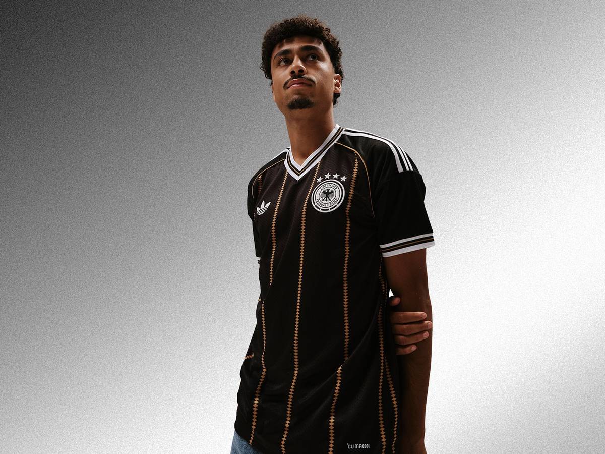 Nathaniel Brown (Deutschland) trägt das schwarze Abschiedstrikot von Adidas.