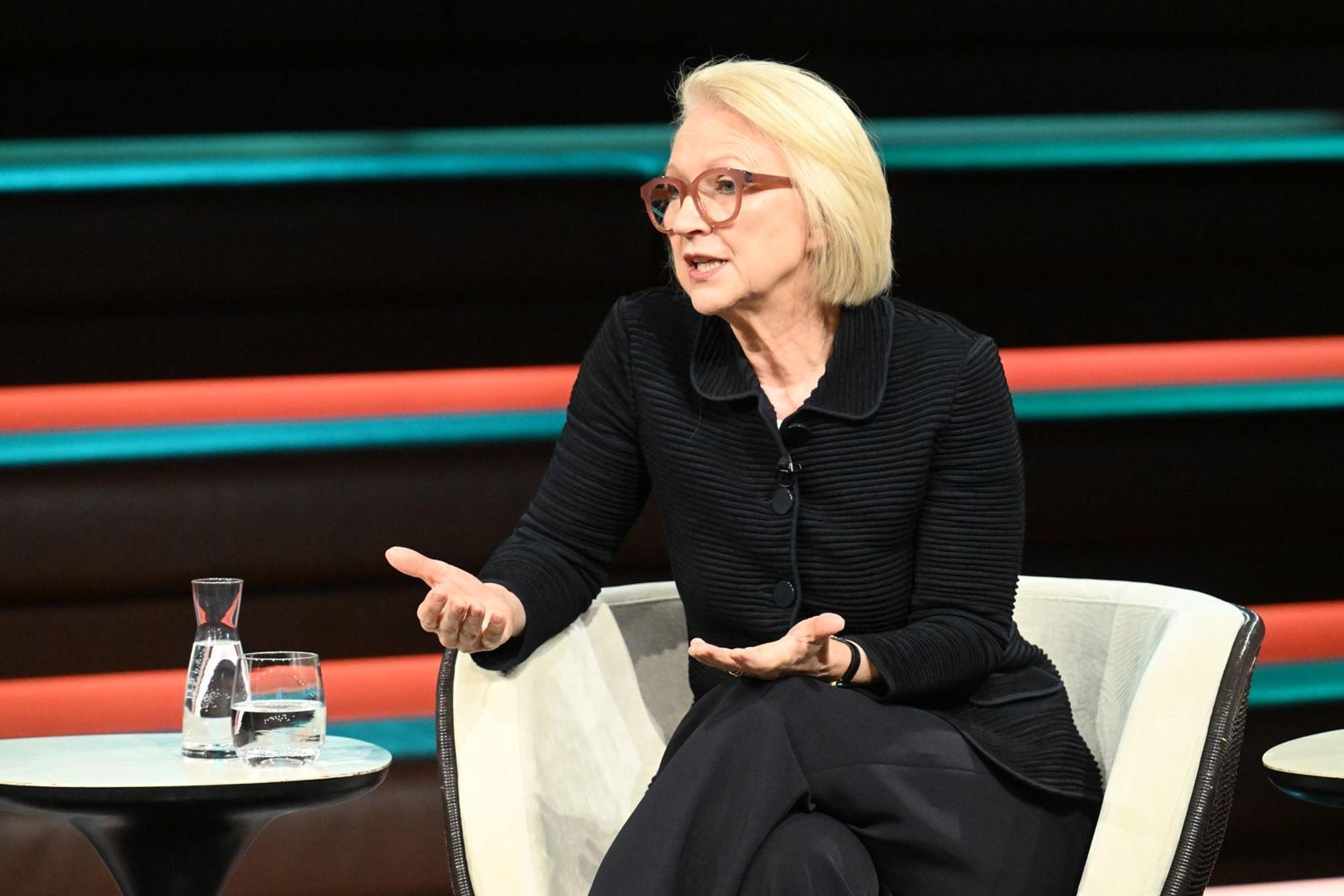 Ökonomin Monika Schnitzer lehnte bei „Markus Lanz“ den geplanten Tankrabatt kategorisch ab. (Bild: ZDF / Cornelia Lehmann)