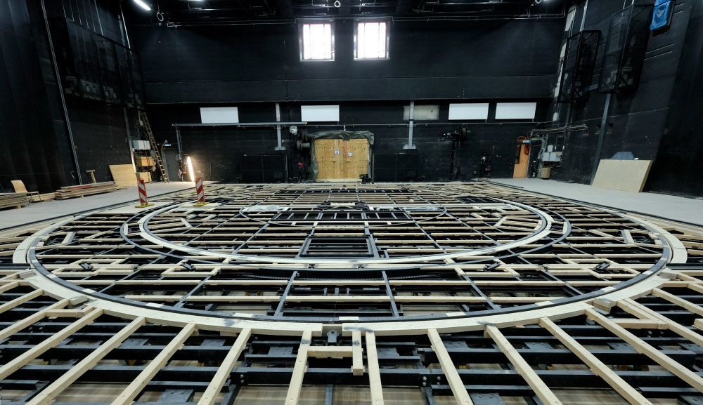 Blick ins Kölner Opernhaus. Kurz vor der Premiere streikt die Technik.