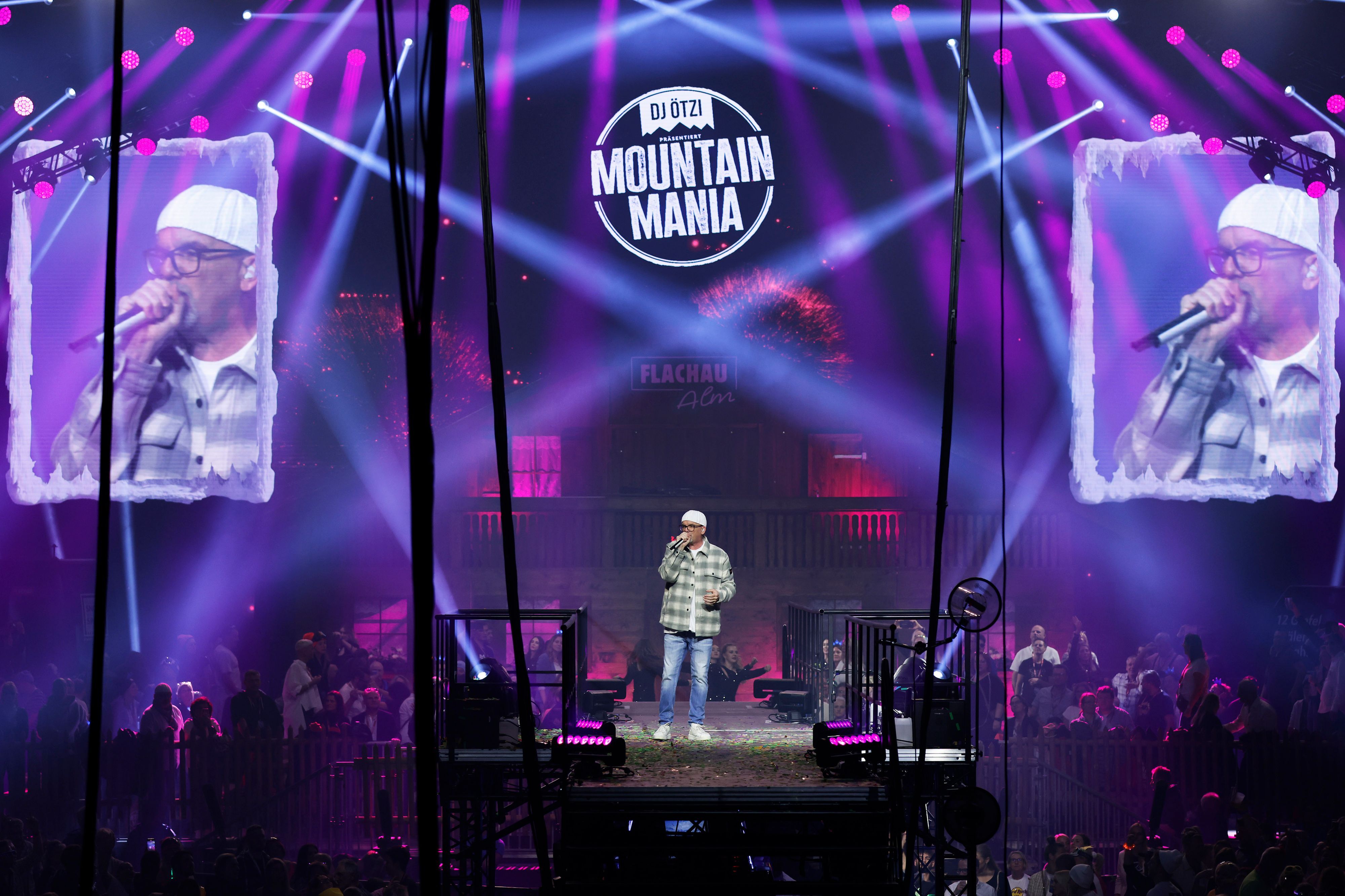 Popsänger DJ Ötzi bei dem Partyschlager-Event Mountain Mania (der größten Après-Ski-Party seit Erfindung des Winters) in der Lanxess-Arena. Köln, 08.11.2024