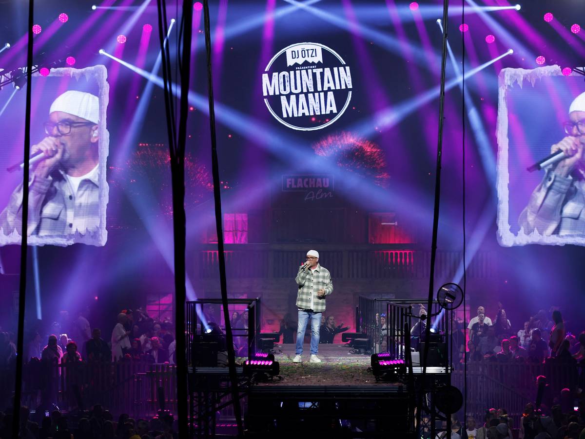 Popsänger DJ Ötzi bei dem Partyschlager-Event Mountain Mania (der größten Après-Ski-Party seit Erfindung des Winters) in der Lanxess-Arena. Köln, 08.11.2024