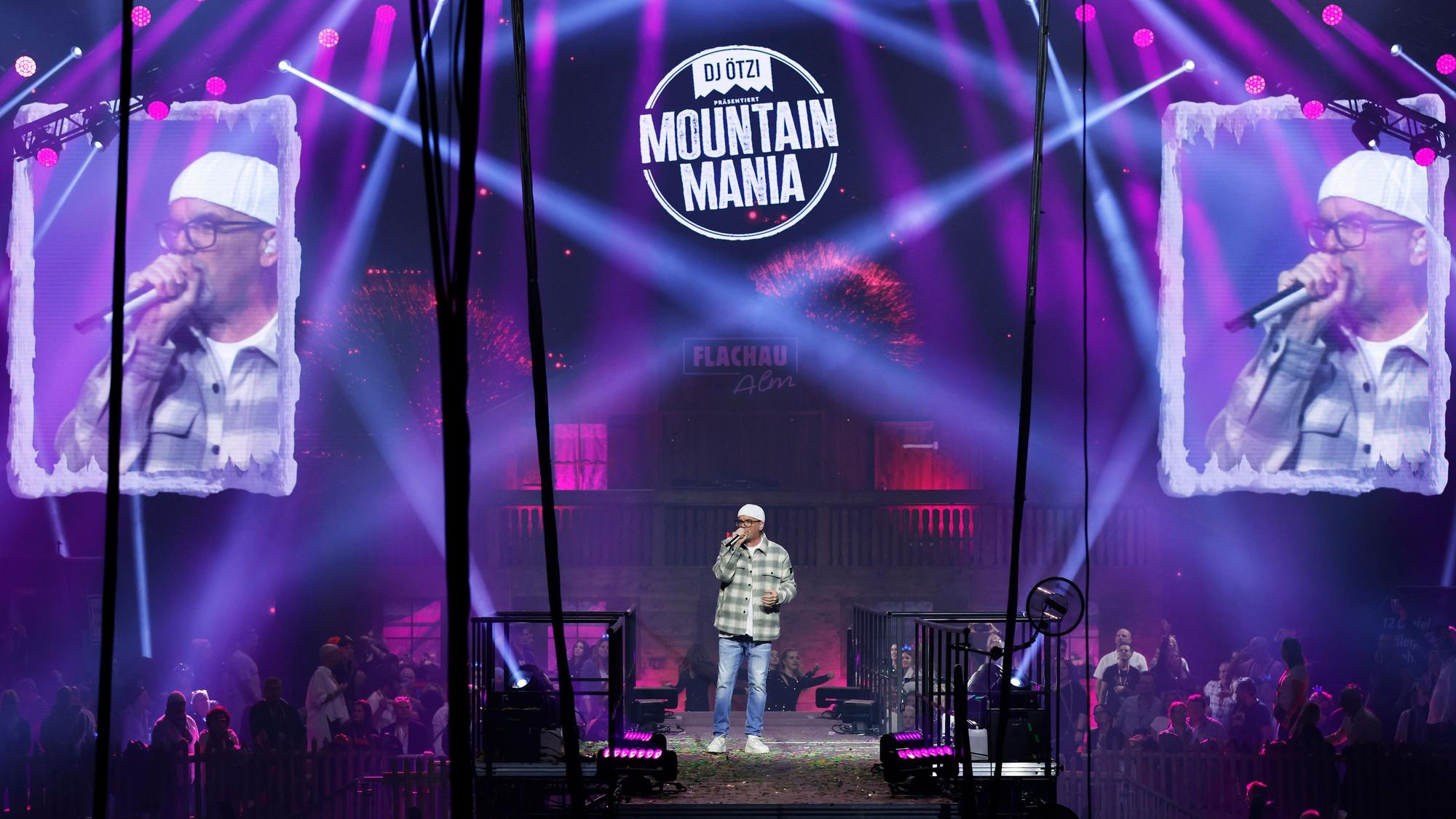 Popsänger DJ Ötzi bei dem Partyschlager-Event Mountain Mania (der größten Après-Ski-Party seit Erfindung des Winters) in der Lanxess-Arena. Köln, 08.11.2024