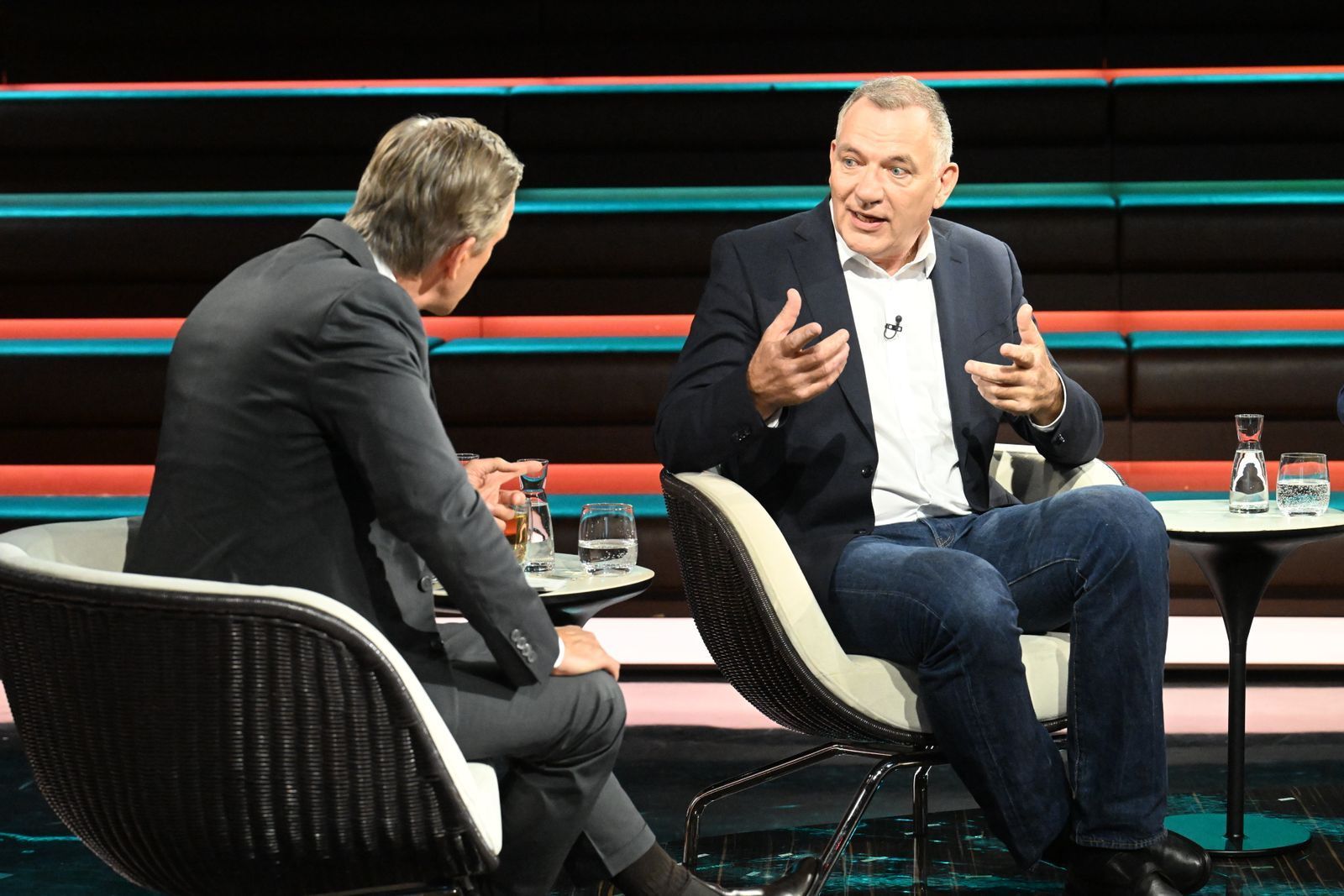 Der Ex-Linken-Vorsitzende Jan van Aken (rechts) lieferte sich am Dienstagabend einen Schlagabtausch mit Markus Lanz. (Bild: ZDF / Cornelia Lehmann)