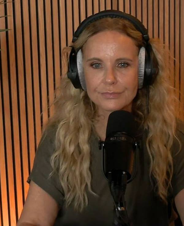 Katja Burkard war im neuen Podcast von Hans Sigl zu Gast. (Bild: RE*PLAY / Betreff: Leben)