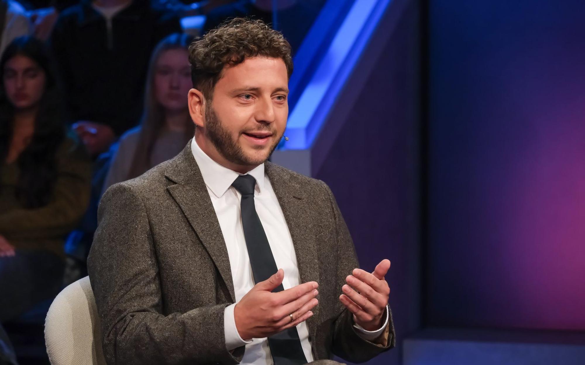 „Es kann auch scheitern“, sagte Grünen-Chef Felix Banaszak bei Maischberger über die Sondierungsgespräche mit der Berliner Linkspartei. (Bild: WDR / Oliver Ziebe)