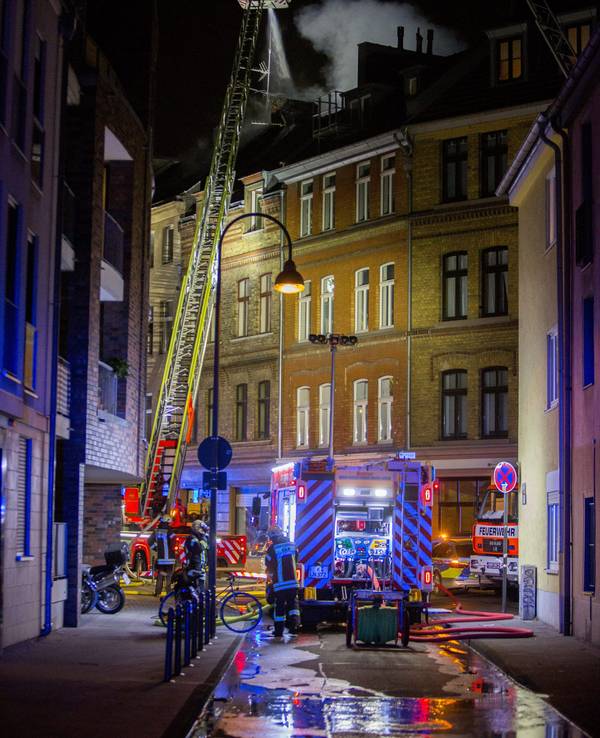 Im Oktober 2018 brannte dieser Altbau in der Straße An St. Magdalenen im Severinsviertel.