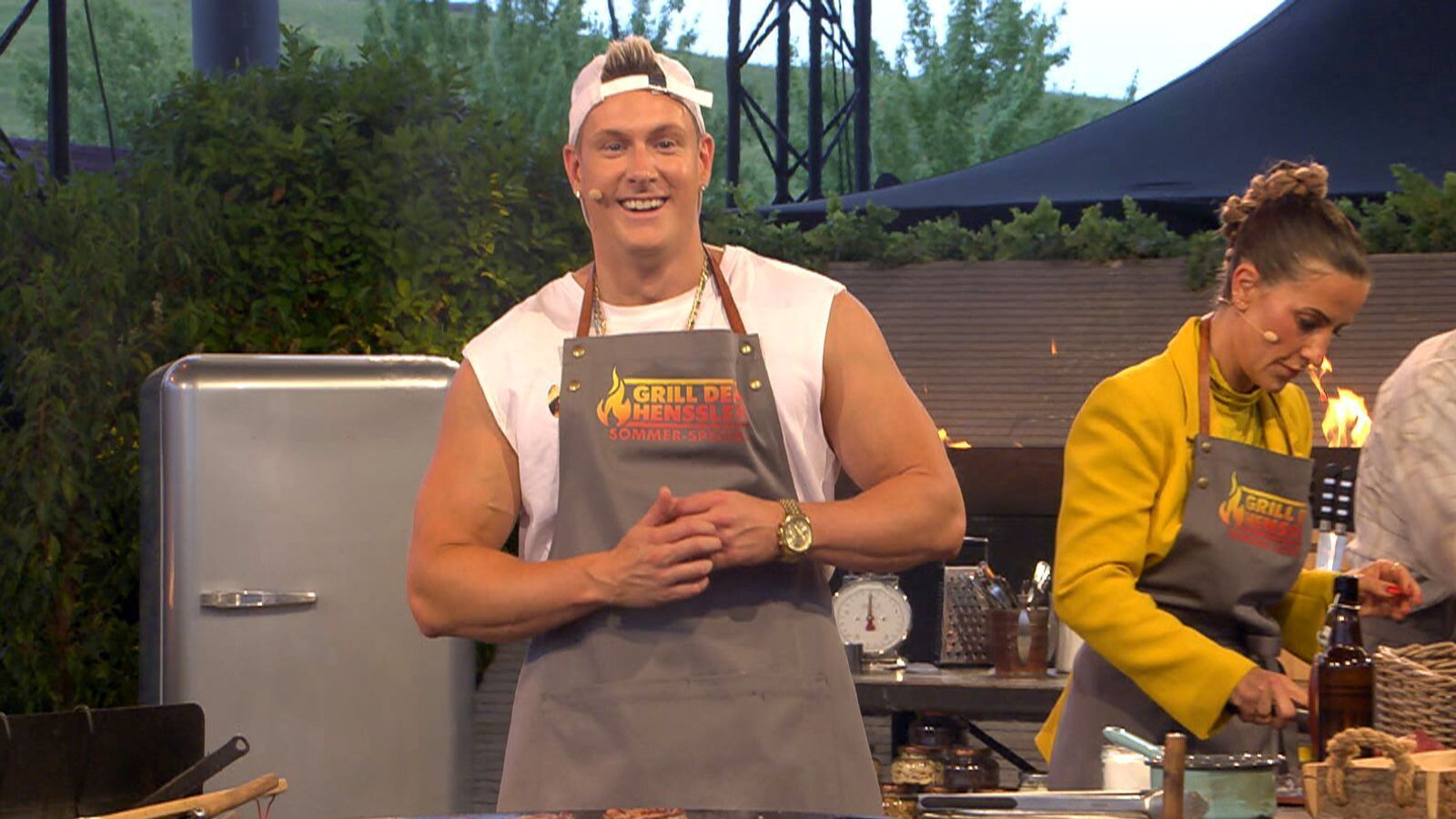 Calvin Kleinen und Charlotte Engelhardt verbindet mehr als nur eine gemeinsame Fernsehshow. Am Grill bei Steffen Henssler enthüllte Engelhardt ein pikantes geheimnis. (Bild: RTL)
