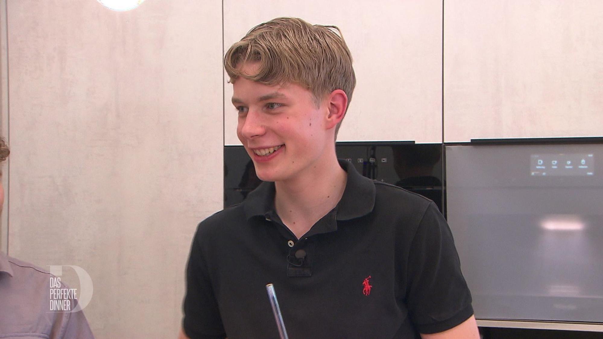Mit 19 Jahren ist Noah aus Berlin bereits auf dem Weg zum Sternekoch. (Bild: RTL)