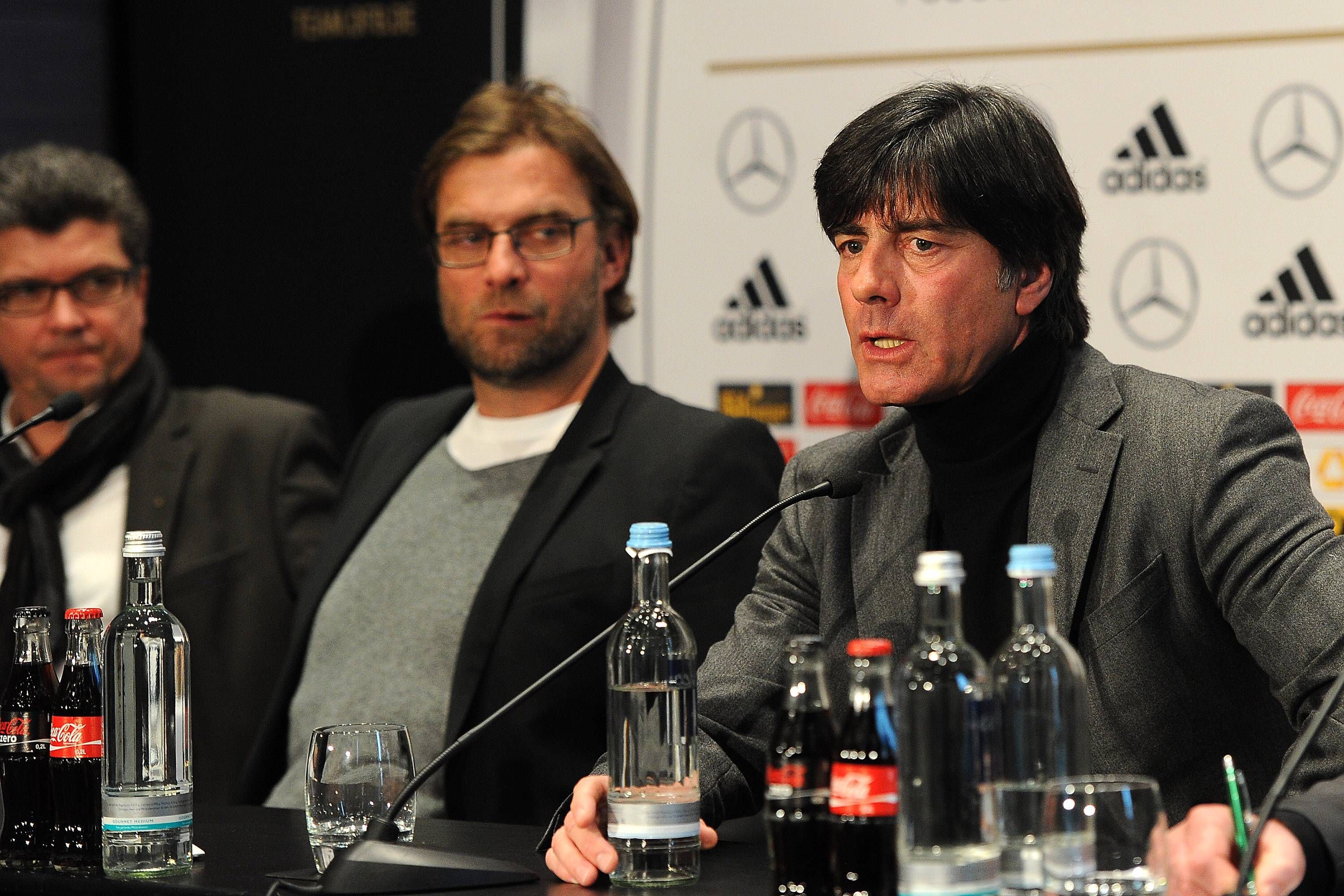 DFB-Tagung mit Bundesliga-Cheftrainern: Herbert Fandel (Schiedsrichter-Chef), Jürgen Klopp (Trainer Dortmund) und Joachim Löw bei einer Pressekonferenz.
