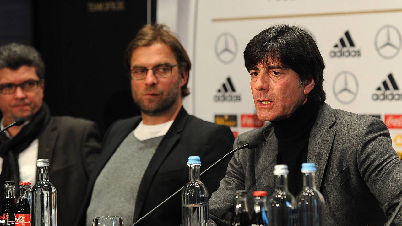 DFB-Tagung mit Bundesliga-Cheftrainern: Herbert Fandel (Schiedsrichter-Chef), Jürgen Klopp (Trainer Dortmund) und Joachim Löw bei einer Pressekonferenz.