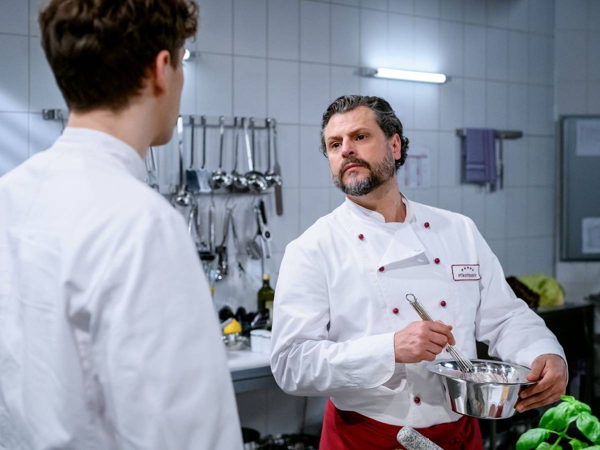 Sinan (Roberto Capasso, links) und Fernando (Manuel Cortez) sind bald als neue Figuren bei „Sturm der Liebe“ dabei. (Bild: ARD/WDR/Christof Arnold)