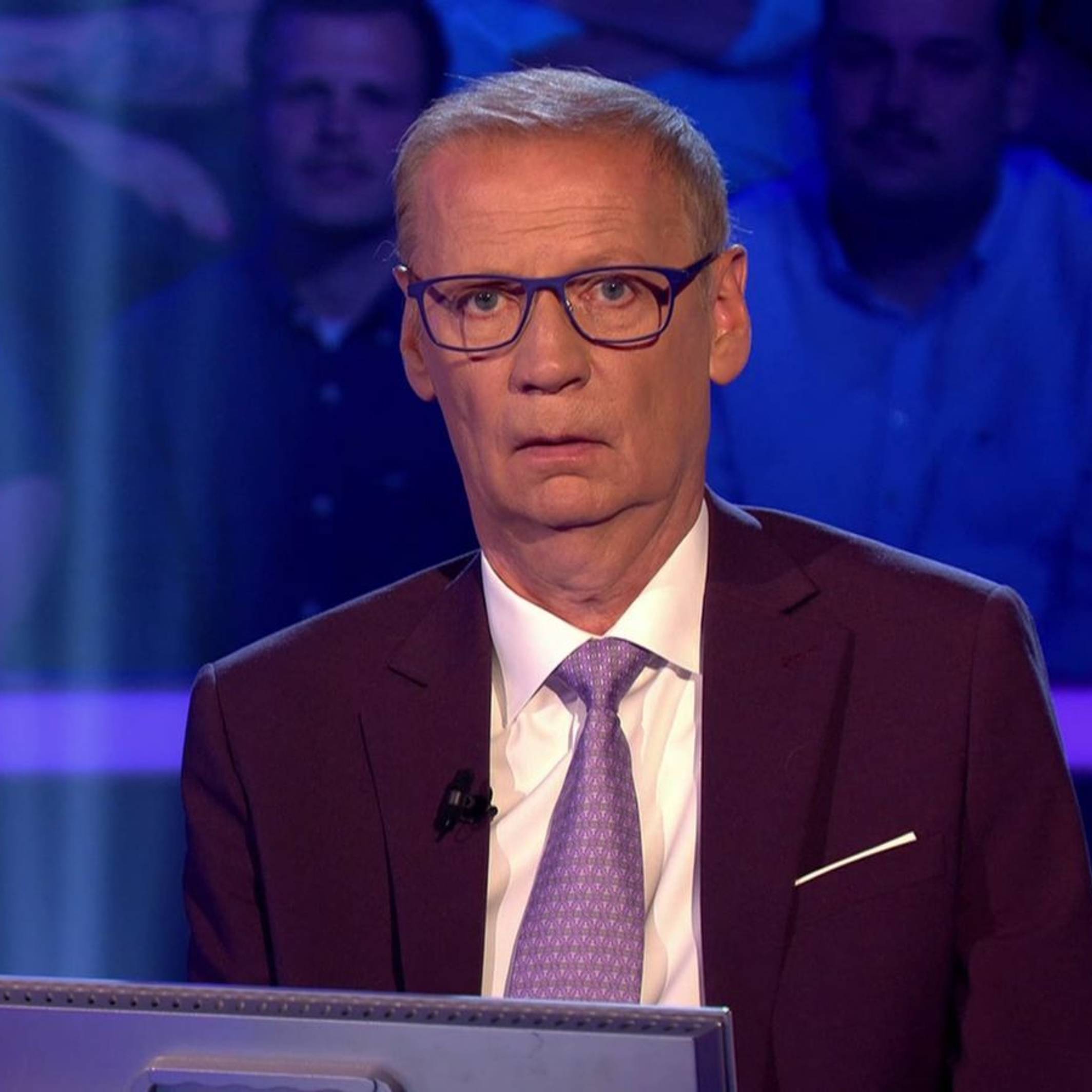 Da war er echt perplex: Günther Jauch erlebte bei bei „Wer wird Millionär?“ eine haarige Überraschung. (Bild: RTL)