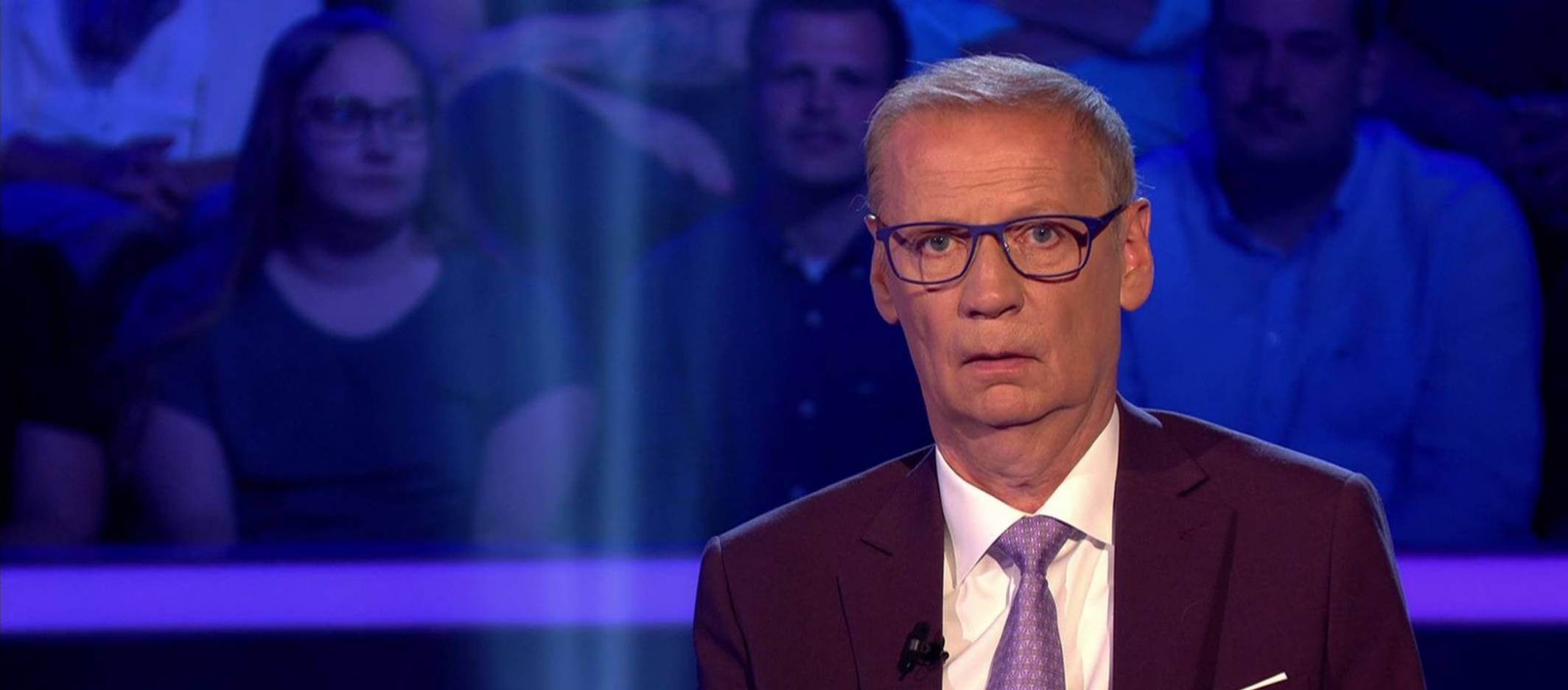 Da war er echt perplex: Günther Jauch erlebte bei bei „Wer wird Millionär?“ eine haarige Überraschung. (Bild: RTL)