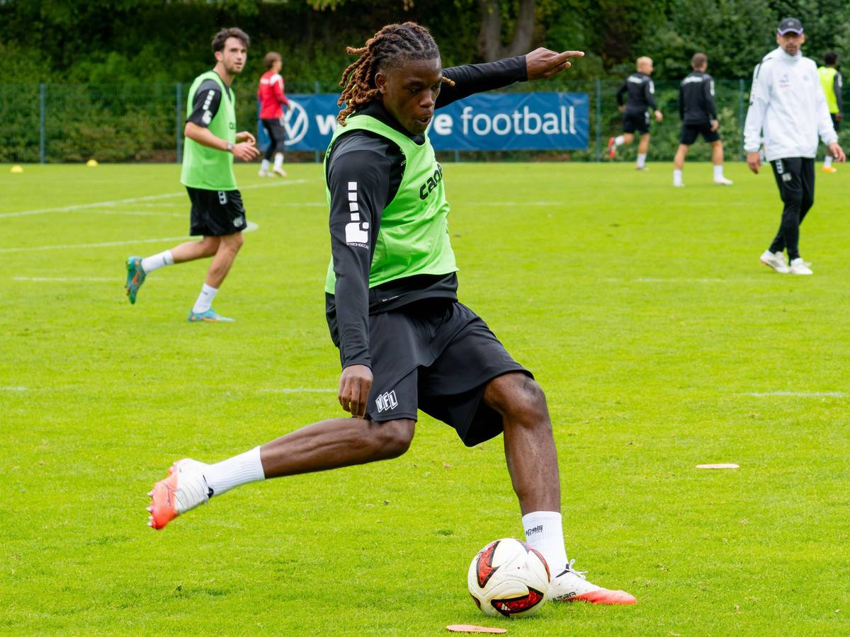 Elias Bakatukanda im Training des VfL Osnabrück.